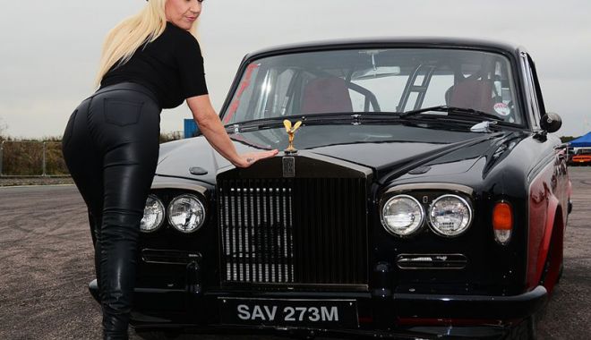 Când agăți femei  cu Rolls Royce - candagatifemeicurolls-1523276100.jpg