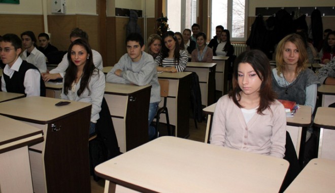 Peste 8.500 de candidați constănțeni la Bacalaureatul 2012 - candidati-1338190928.jpg