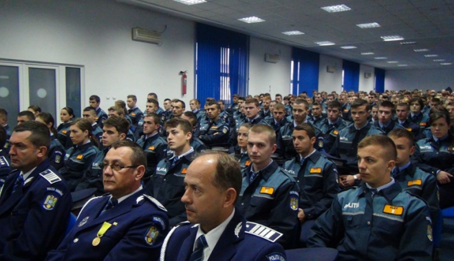 Candidații din sursă externă pentru un loc în Poliție susțin proba scrisă - candidatii-1479405992.jpg
