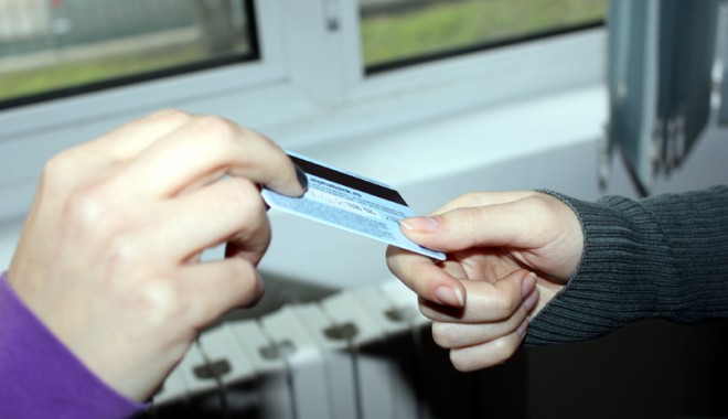 Când începe distribuirea cardurilor de sănătate - candincepedistribuirea-1410277774.jpg