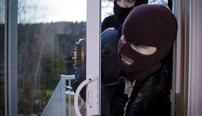 Când le dau victimele o mână de ajutor hoților - candledauvictimeleajutor-1387113674.jpg