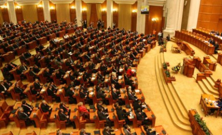 Parlamentari juriști, nemulțumiți de modificările la Statut - candvaavealocplenulreunitalparla-1360275613.jpg
