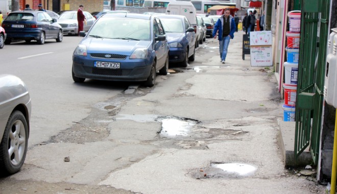 Când vor fi reabilitate trotuarele din Constanța - candvorfireabilitate1-1393949735.jpg