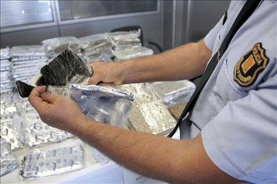 Un iaht cu 1, 3 tone de canabis la bord interceptat în portul Brest - cannabis-1314712069.jpg