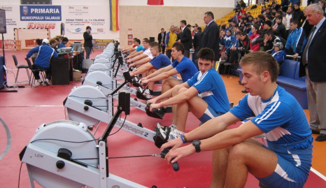 Canotorii trag pe ergometru - canotorii-1394476083.jpg