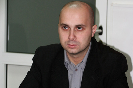 Mihai Petre o atacă pe Ecaterina Andronescu - cap4-1317808599.jpg