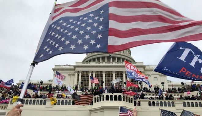 Demisii la Casa Albă după violențele de la Capitoliu: Trump e abandonat de consilieri - capitol-1610004227.jpg