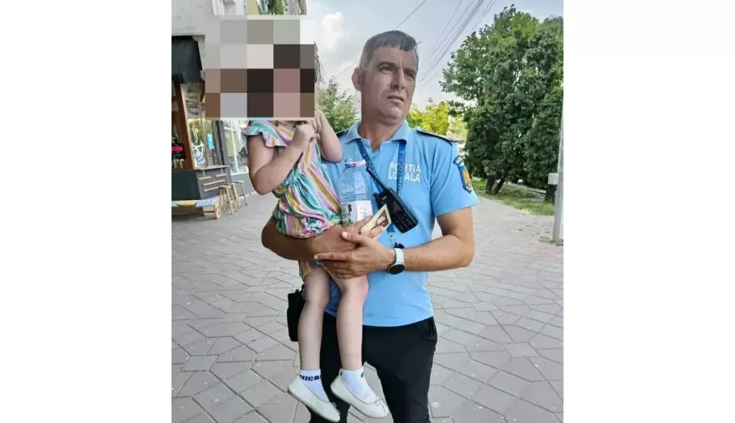 Fetiță de patru ani, la un pas de tragedie după ce a fost lăsată singură într-o mașină încinsă la 50 de grade - capture-1782808560.webp