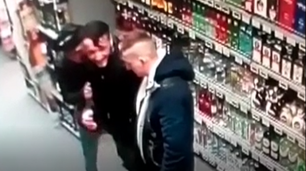 Poliția cere ajutorul cetățenilor pentru identificarea a 3 tineri, suspectați că au bătut un bărbat de 53 de ani - capture62982700-1550045046.jpg