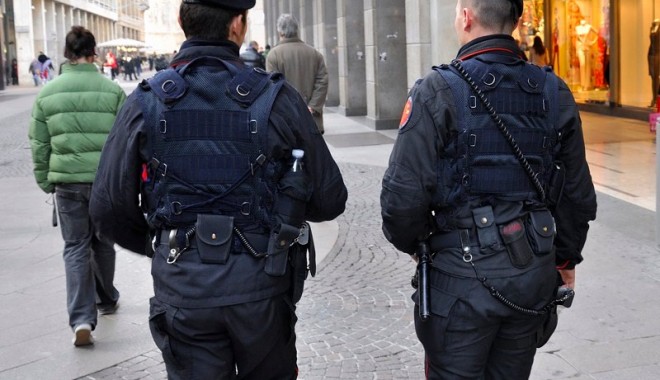 Italia: Carabinierii din Ravenna au descoperit o organizație de români acuzată de trafic de persoane - cara-1344069129.jpg