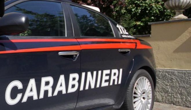 Polițiștii italieni au găsit cadavrul mumificat al unei femei, stând la masă. Nu mai fusese văzută din 2019 - carabinier-1644341779.jpg