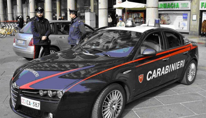 Un bărbat fără adăpost a înjunghiat patru carabinieri la Roma - carabinieri-1410431743.jpg