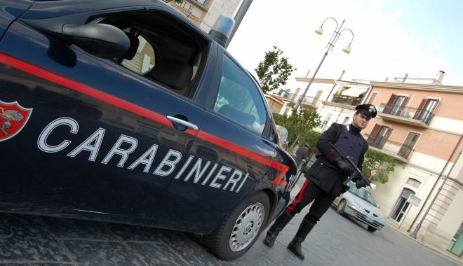 Rețea de hoți de obiecte de artă, descoperită la aeroport! - carabinieri-1451465134.jpg