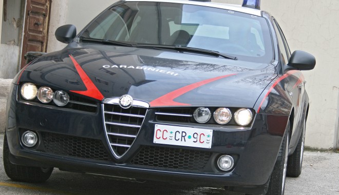 Iadul pe pământ în Sicilia. Un bărbat a tras 5 ore cu arma în plină stradă - carabinierigazzella2-1356180421.jpg