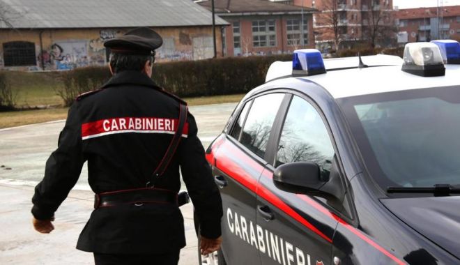 Românce anchetate pentru că ar fi ținut o bătrână din Italia sechestrată într-o cușcă - carabinierivicenza-1528030206.jpg