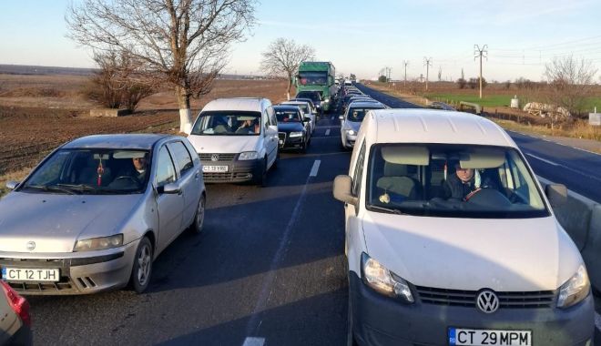 CARANTINĂ la CONSTANŢA. Ambuteiaje la primele ore ale dimineţii. Ce spun poliţiștii - carantina-1606124076.jpg