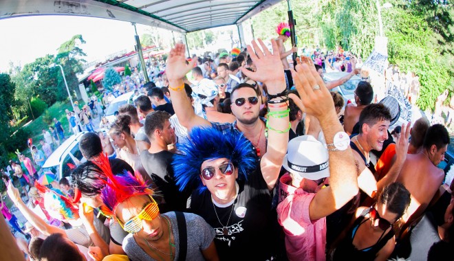 Fanii LIBERTY PARADE au dat startul distracției! - caravanalibertyparade-1406277683.jpg