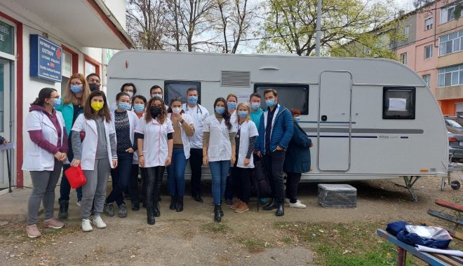 Caravană pentru consultarea persoanelor defavorizate din localitatea Ostrov - caravanamediciostrov2-1637067471.jpg