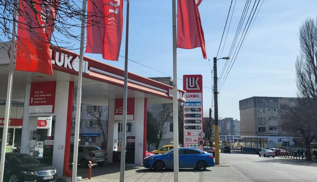 „Război“ la pompă! Cum își gestionează constănțenii bugetul pentru carburanți și cine sunt cei arși la buzunar - carburanti-benzina-1-1773757499.webp