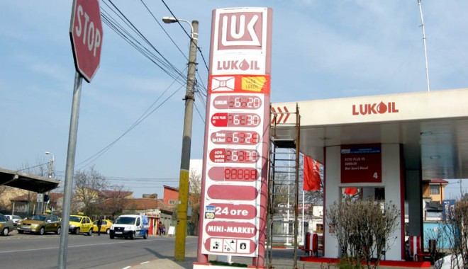 Carburanții s-au scumpit  cu 41 de bani pe litru - carburantiiscumpit-1396370520.jpg