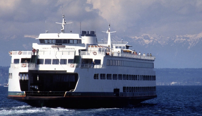 Un ferry-boat a rămas în black-aut, în Marea Egee - carcarryingferryboat-1484580596.jpg