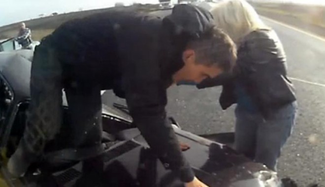 Accident teribil în Rusia! Șoferul a scăpat ca prin minune - carcrash051612323a46173600-1351942339.jpg