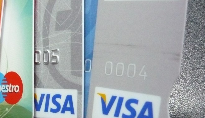 BCR oprește temporar sistemul informatic. Iată când nu poți folosi cardul - carduri-1382081422.jpg
