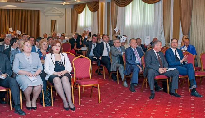 Care sunt drepturile, obligațiile și riscurile acționarilor minoritari din firmele listate pe Bursă - caresuntdrepturile-1442503103.jpg