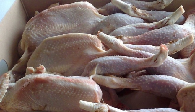 O tonă și jumătate de carne de pui, confiscată de autoritățile din Constanța - carjne-1403436703.jpg