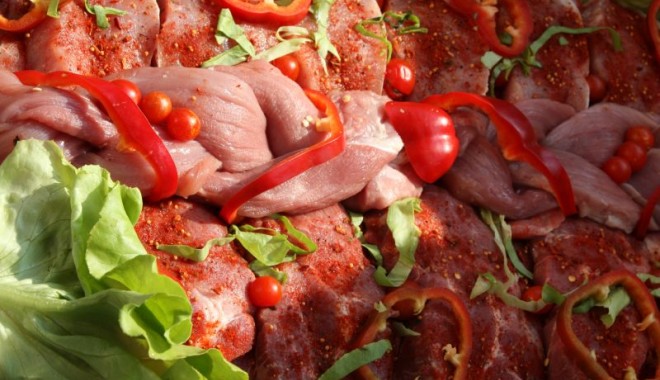 Constănțenii au cumpărat carne  mult sub așteptări - carmangerie2-1326835879.jpg