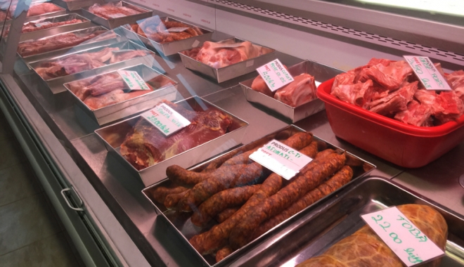 Carmangeriile, pescăriile  și standurile comerciale, luate la puricat de autorități - carmangeriile-1513270759.jpg