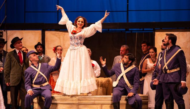 Frumoasa Carmen îl farmecă pe subofiţerul Don José - carmen2-1612980439.jpg