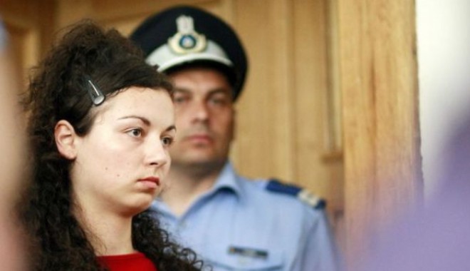 Copilul studentei criminale Carmen Bejan a murit la naștere. Fetița s-a născut fără mâini! - carmenbejan56098300-1337775888.jpg