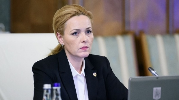 Noi detalii în ancheta privind SPIONAREA ministrului Carmen Dan. S-a aflat cui aparține microfonul găsit în casă - carmendan52794200-1514465090.jpg