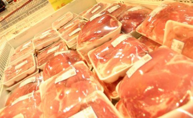 S-au aruncat peste opt tone de carne din magazinele constănțene - carne-1338895531.jpg