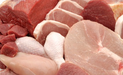 DSVSA Constanța / Produse alimentare în valoare de peste 100.000 de lei, aruncate de pe rafturi - carne-1349177086.jpg