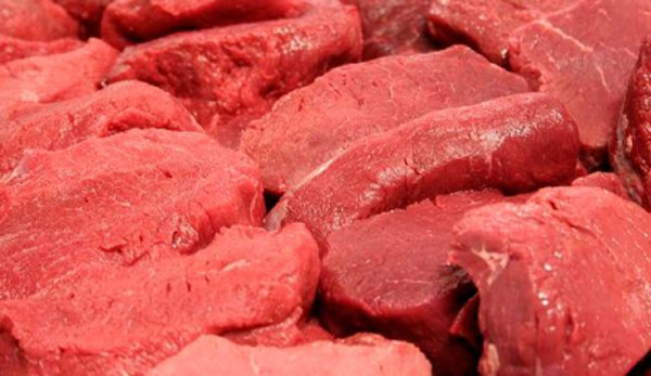 Peste șase tone de alimente din magazinele constănțene au fost incinerate - carne-1353454478.jpg