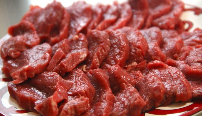 Iată rezultatele anchetei ANSVSA în cazul substituirii cărnii de vită cu cea de cal - carne-1361892333.jpg