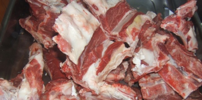DSVSA Constanța / Produse alimentare în valoare de aproape 200.000 de lei, incinerate - carne-1379336362.jpg