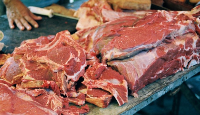 SCANDALUL CĂRNII STRICATE, LA CONSTANȚA / Mari producători se ocupau cu vânzarea de produse alterate - carne-1394625214.jpg
