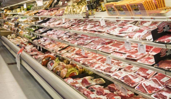 ZECI DE KILOGRAME DE CARNE, CONFISCATE DIN MAGAZINELE CONSTĂNȚENE. CE AU GĂSIT INSPECTORII - carne-1459504351.jpg