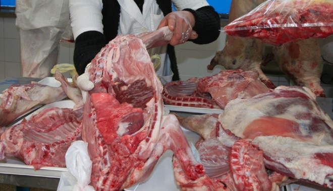 O să cumpărăm carne mai ieftină? Sectorul cărnii, primul pe lista cu TVA de 9% - carne1-1381339566.jpg