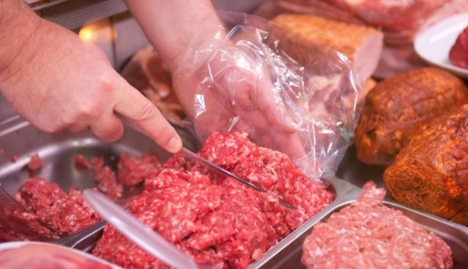 Aproape șapte tone de carne, confiscate de inspectorii DSV Constanța - carne1458651235-1481632717.jpg