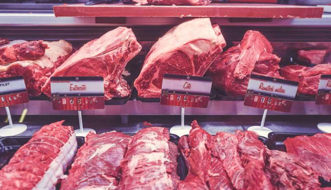 Două tone de carne și produse din carne, confiscate de ANSVSA înaintea Crăciunului - carneadeporc-1545467347.jpg