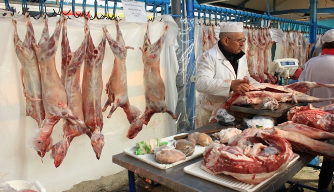 Cumpărați carne de miel din Piața Griviței? Aveți grijă să nu puneți pe masa de Paște… altceva - carnemiei-1460738732.jpg