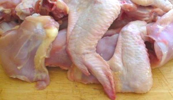 53 de tone de carne de pui CONTAMINATĂ CU SALMONELLA, la o fermă din România - carnepui-1362749165.jpg