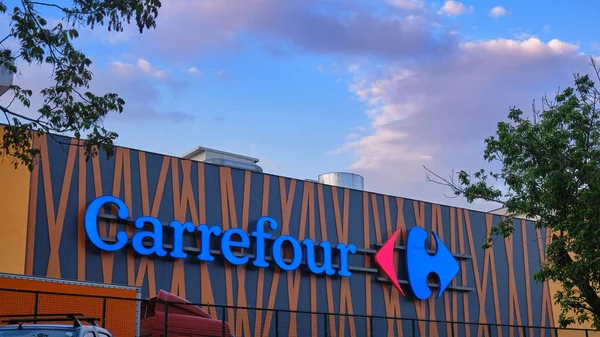 Lovitură pe piața retailului. Carrefour iese din România - carrefour-1770882610.webp