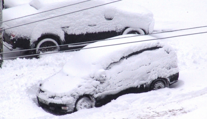 TRAGEDIE. Un român a murit de frig în Italia - carscoveredwithsnow1303469892207-1483876322.jpg