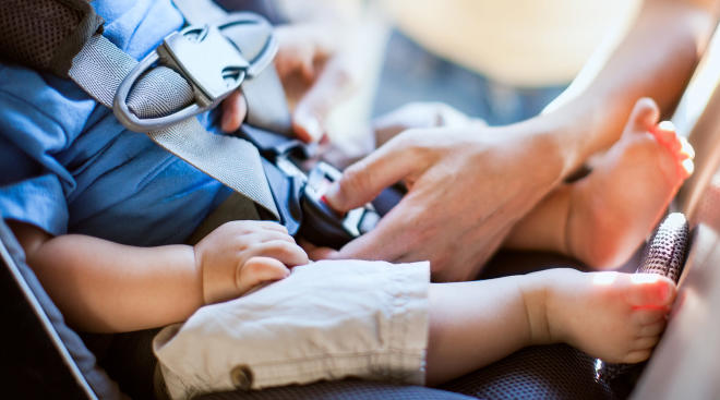Bebeluşul de un an, care a căzut din maşina aflată în mers, a murit la spital - carseatsaftey2160x12001-1656167789.jpg