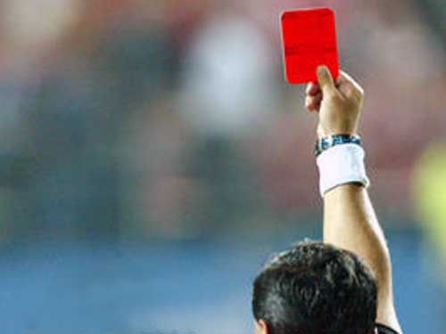 Au rămas fără dinți după un meci de fotbal - cartonasrosu-1357480346.jpg